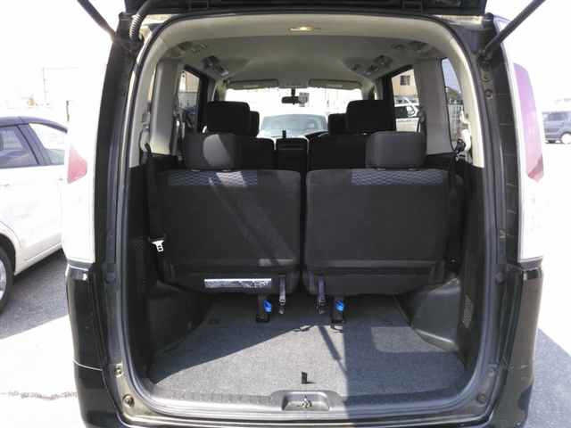 NISSAN SERENA 2011