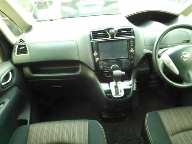 NISSAN SERENA 2015