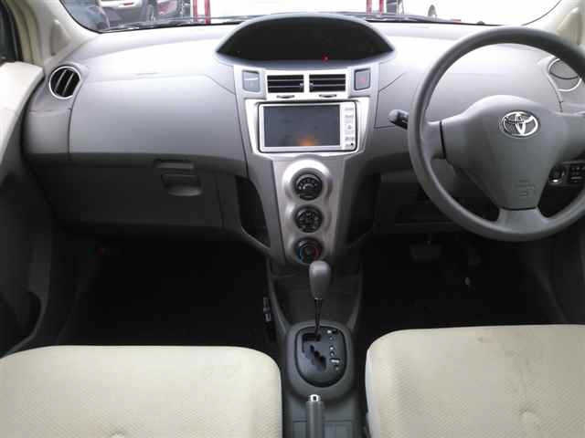 TOYOTA VITZ 2009