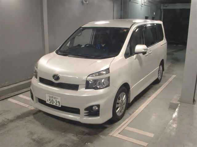 TOYOTA VOXY 2011