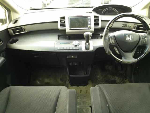 HONDA FREED 2013