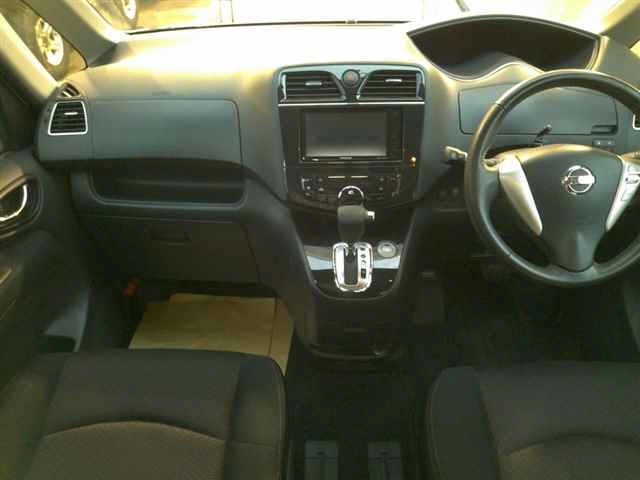 NISSAN SERENA 2011