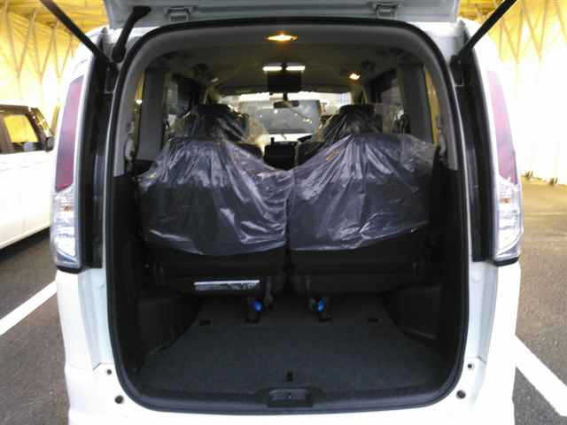 NISSAN SERENA 2011