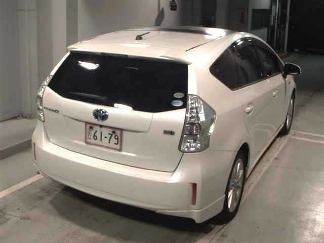 TOYOTA PRIUS ALPHA 2012