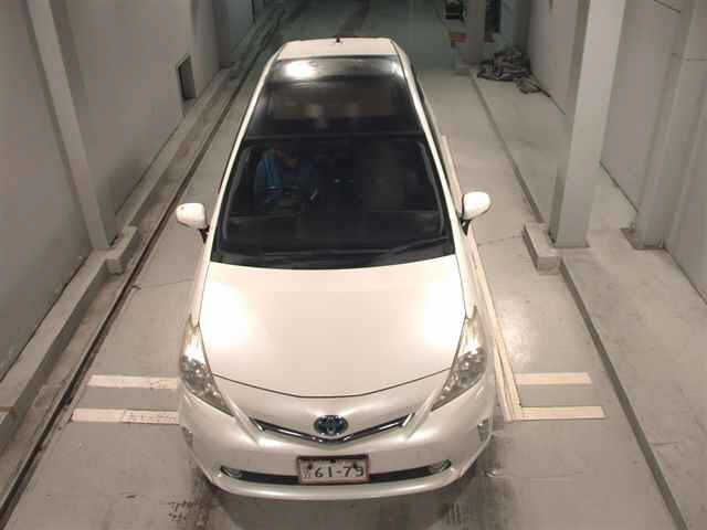 TOYOTA PRIUS ALPHA 2012