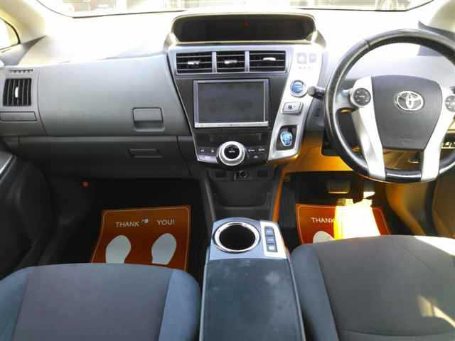 TOYOTA PRIUS ALPHA 2012