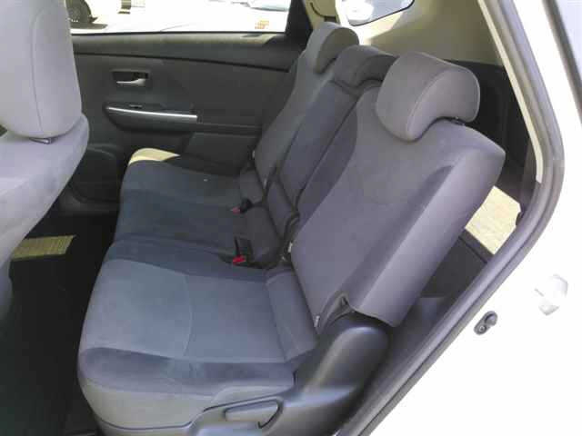 TOYOTA PRIUS ALPHA 2012