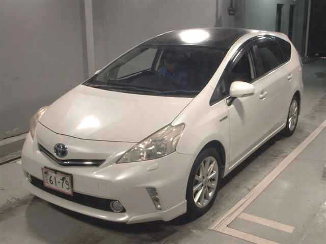 TOYOTA PRIUS ALPHA 2012