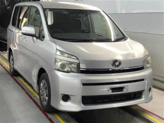 Toyota Voxy 2011