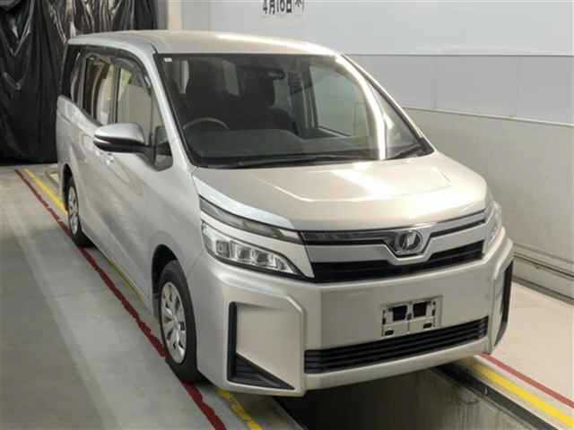 Toyota Voxy 2018