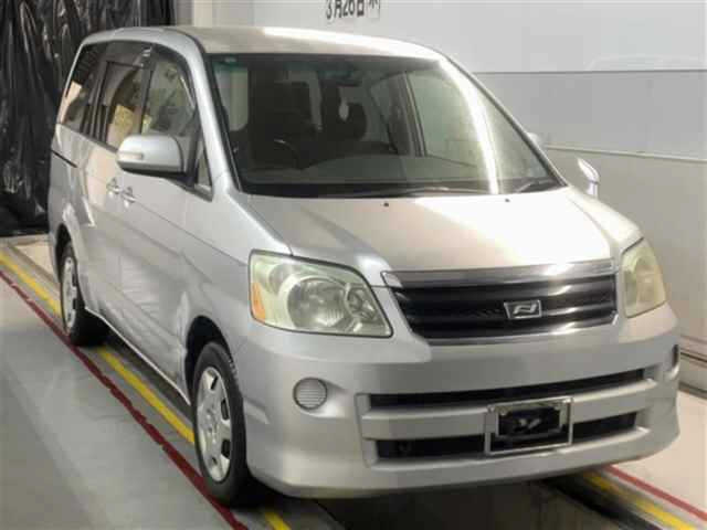 Toyota Noah 2007
