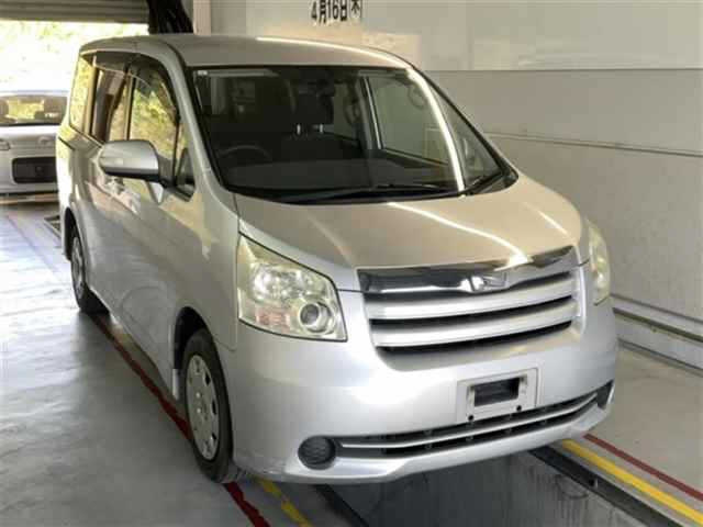 Toyota Noah 2009