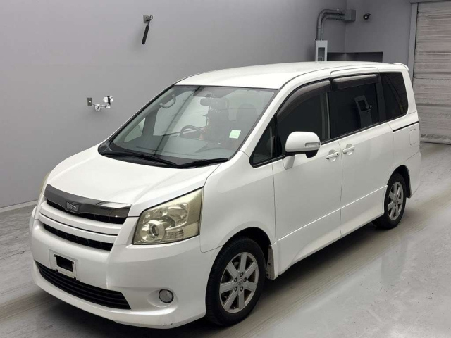 TOYOTA NOAH 2008