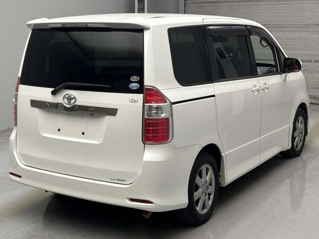 TOYOTA NOAH 2008