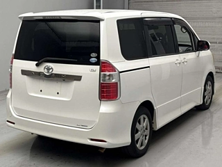 TOYOTA NOAH 2008