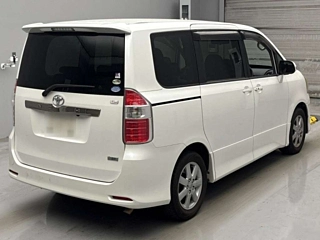 TOYOTA NOAH 2008