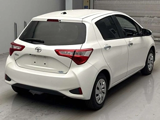 TOYOTA VITZ 2018
