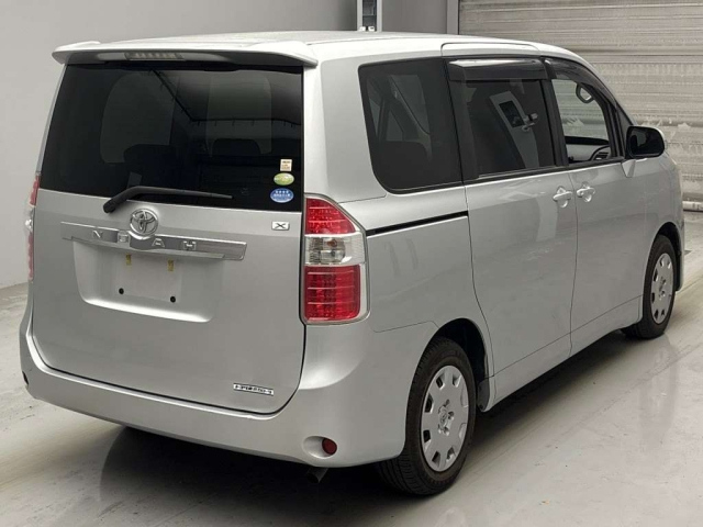TOYOTA NOAH 2008
