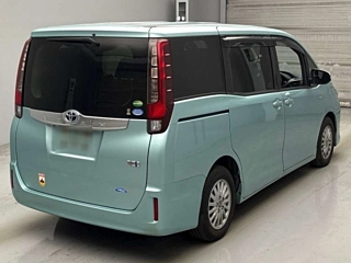 TOYOTA NOAH 2015