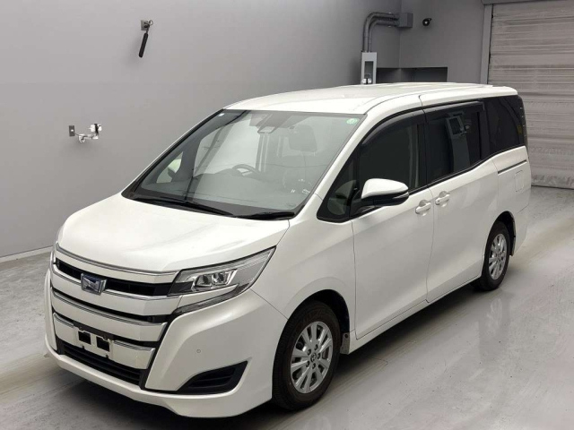TOYOTA NOAH 2020