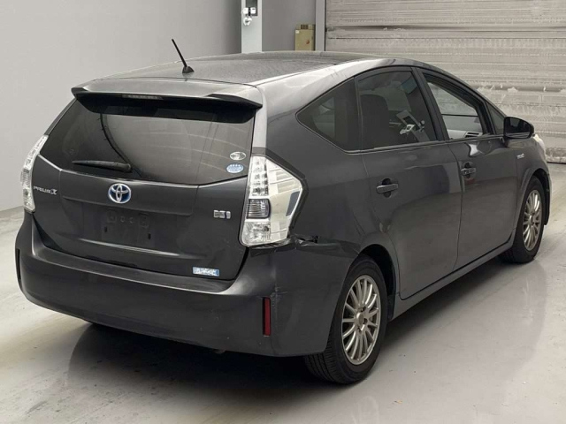 TOYOTA PRIUS ALPHA 2012