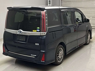 TOYOTA NOAH 2017