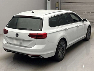 VOLKSWAGEN PASSAT VARIANT 2024