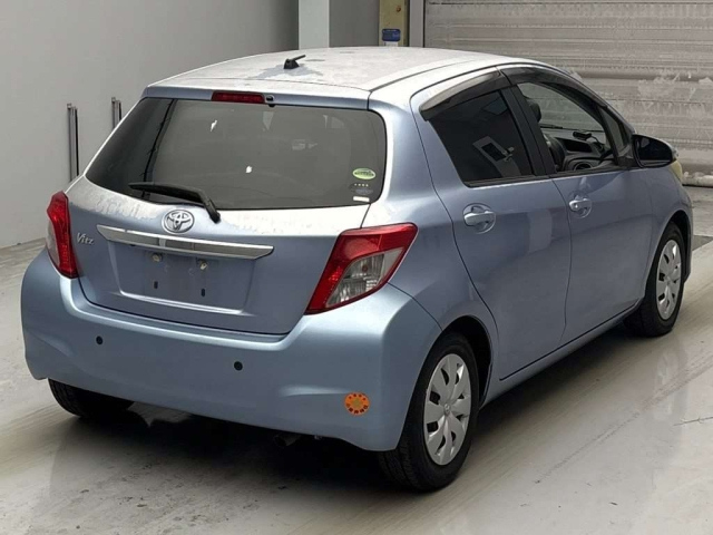 TOYOTA VITZ 2013