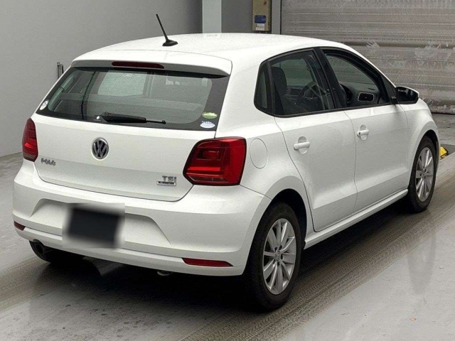 VOLKSWAGEN POLO 2016