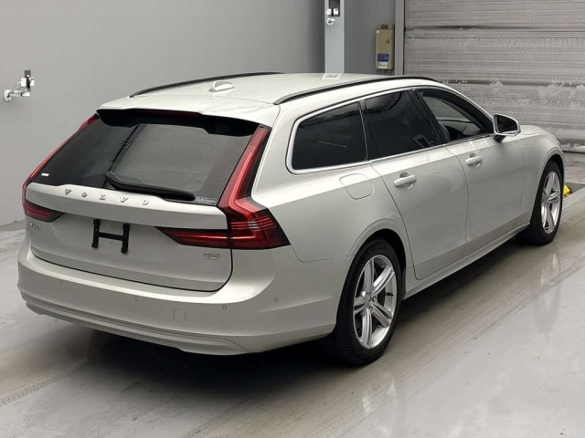 VOLVO V90 2022