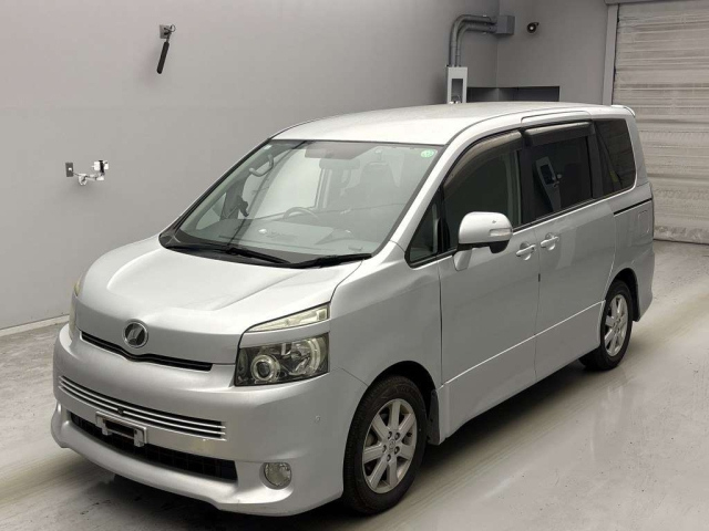 TOYOTA VOXY 2009