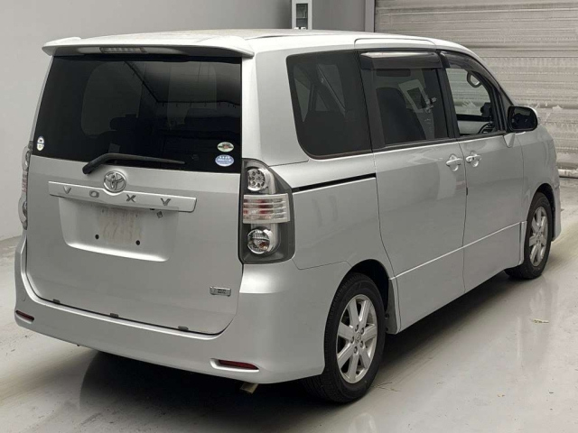 TOYOTA VOXY 2009