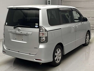 TOYOTA VOXY 2009