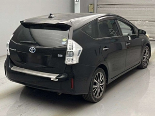 TOYOTA PRIUS ALPHA 2013