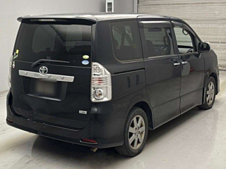 TOYOTA VOXY 2009