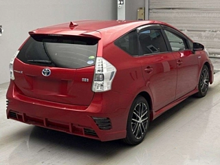 TOYOTA PRIUS ALPHA 2013