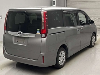 TOYOTA NOAH 2015