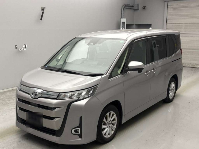 TOYOTA NOAH 2022