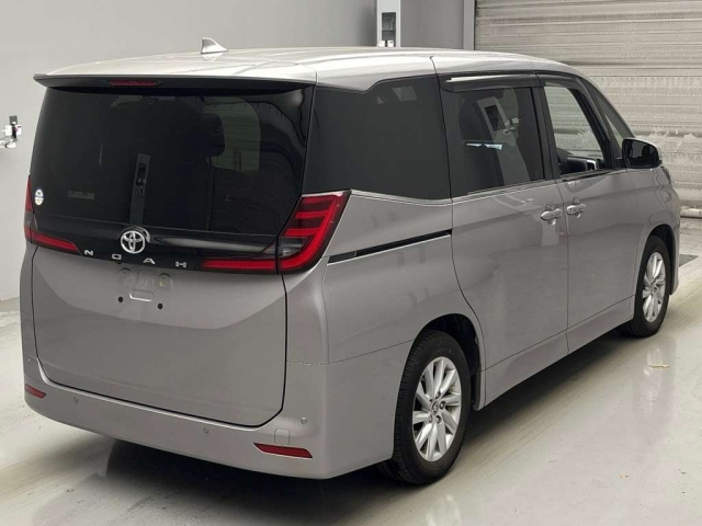 TOYOTA NOAH 2022