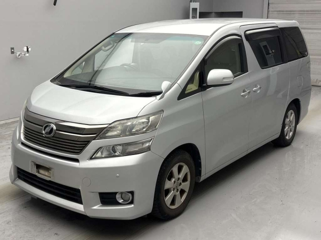 TOYOTA VELLFIRE 2013