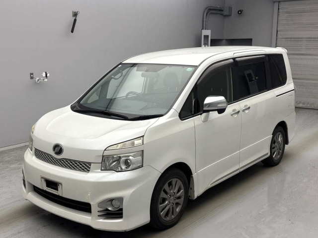 TOYOTA VOXY 2012