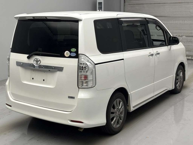 TOYOTA VOXY 2012