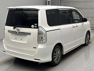 TOYOTA VOXY 2012