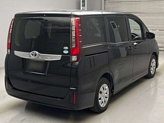 TOYOTA NOAH 2015