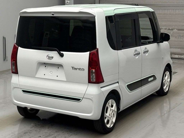 DAIHATSU TANTO 2021