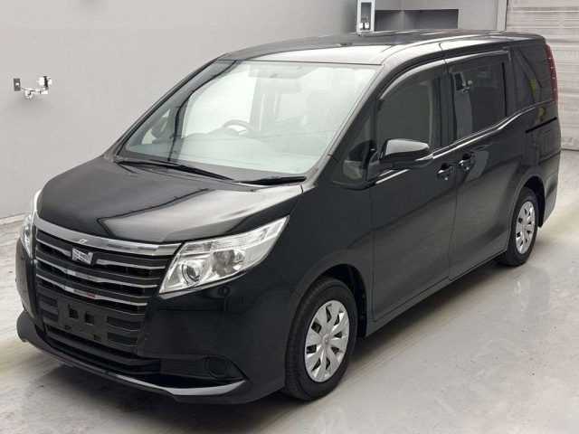 TOYOTA NOAH 2015