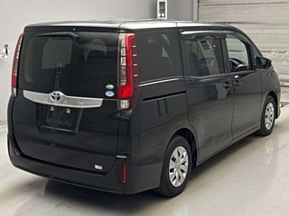 TOYOTA NOAH 2015