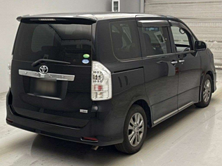 TOYOTA VOXY 2012