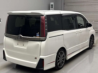 TOYOTA NOAH 2018