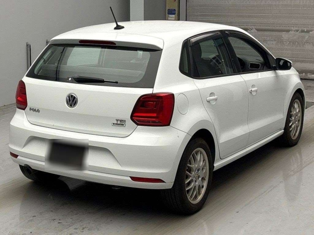 VOLKSWAGEN POLO 2015